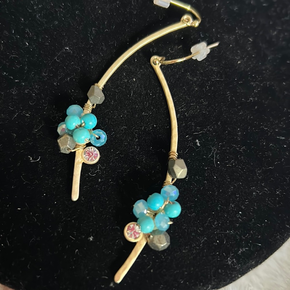 Dainty Modern Curved Bar with Turquoise and Crystals